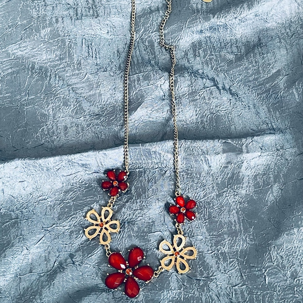 Elegant Gold and Red Floral Necklace
